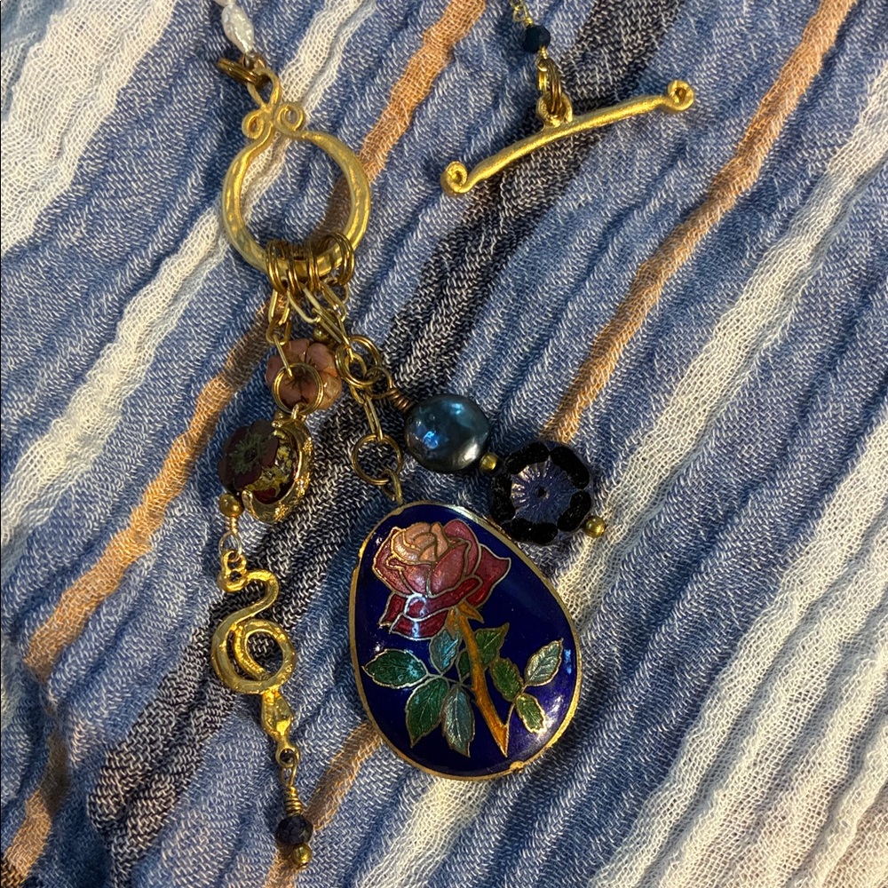 Gold and Blue Rose Pendant Necklace 🌹